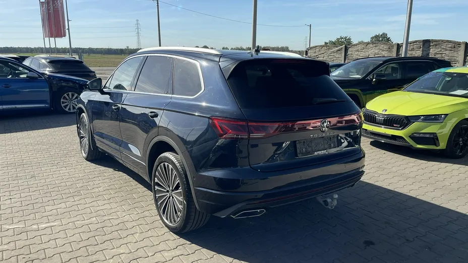 VOLKSWAGEN Touareg -