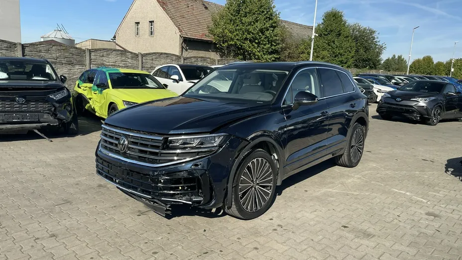 VOLKSWAGEN Touareg -