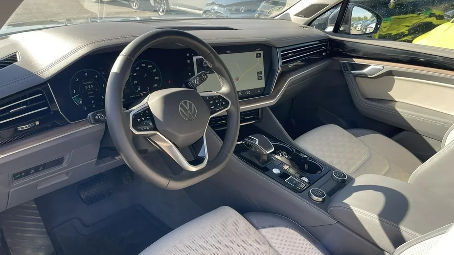VOLKSWAGEN Touareg -