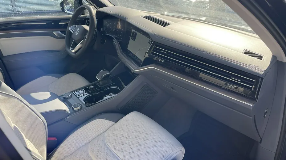 VOLKSWAGEN Touareg -