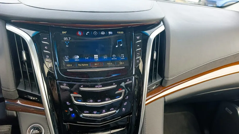 CADILLAC Escalade -