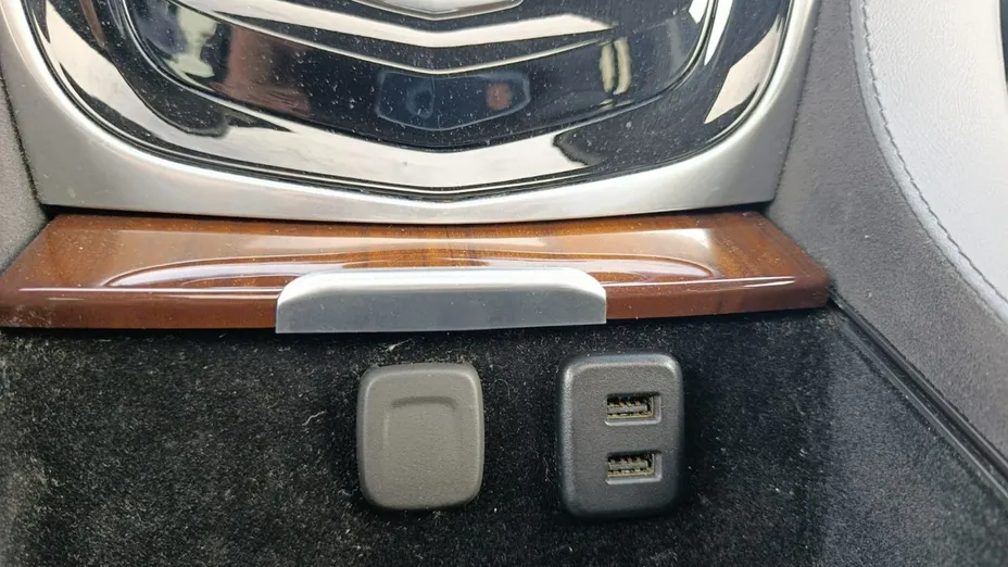 CADILLAC Escalade -