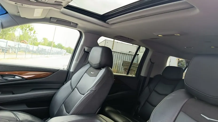 CADILLAC Escalade -