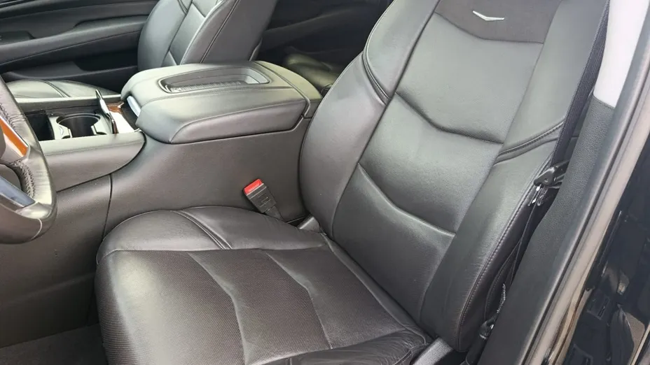 CADILLAC Escalade -