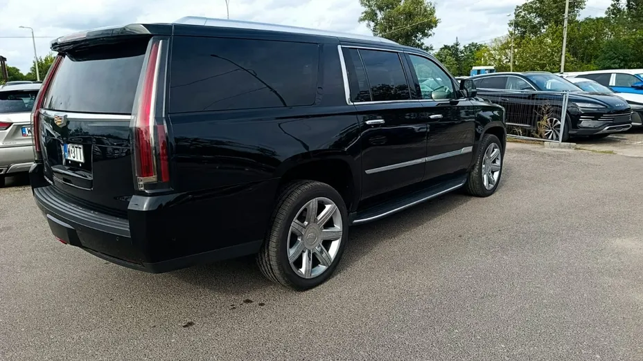 CADILLAC Escalade -