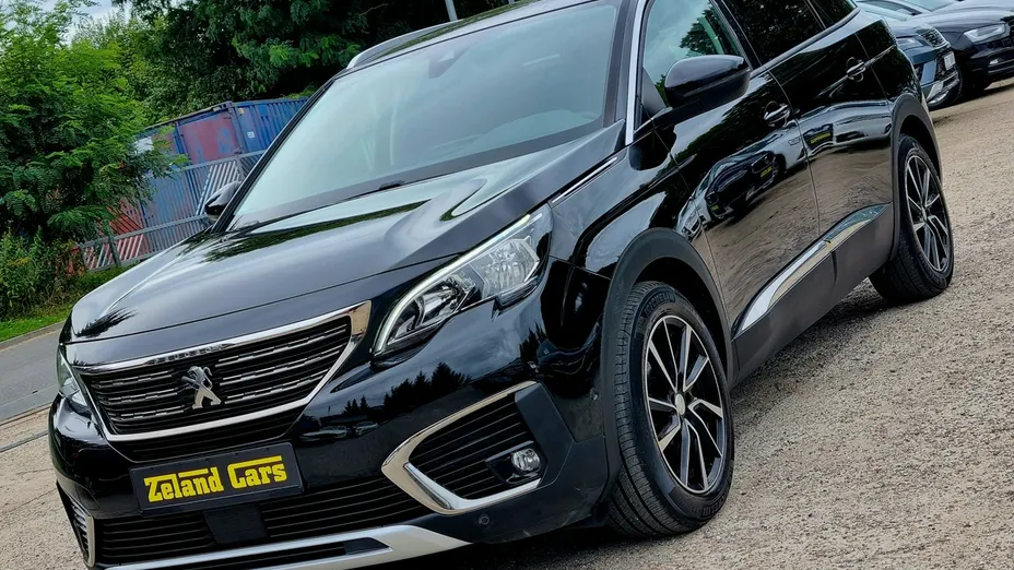 PEUGEOT 5008 -