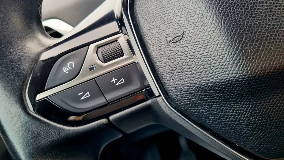 PEUGEOT 5008 -
