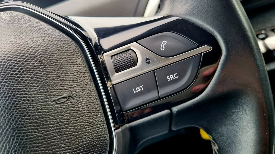 PEUGEOT 5008 -