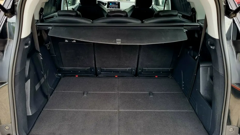 PEUGEOT 5008 -