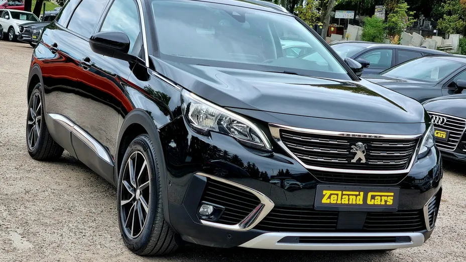 PEUGEOT 5008 -