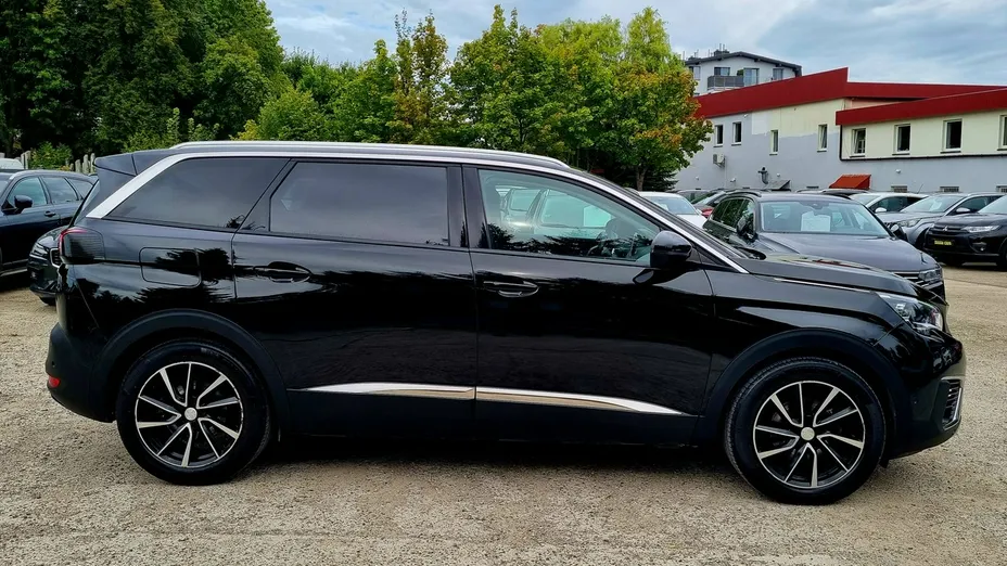 PEUGEOT 5008 -