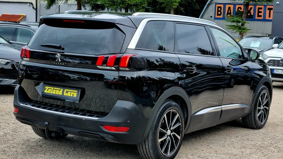 PEUGEOT 5008 -
