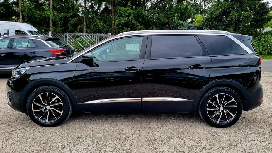 PEUGEOT 5008 -