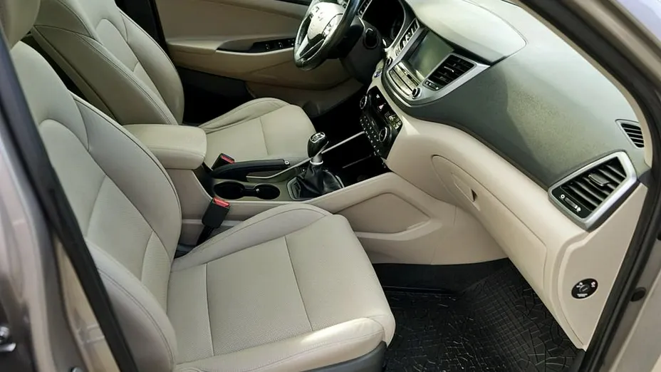 HYUNDAI Tucson -