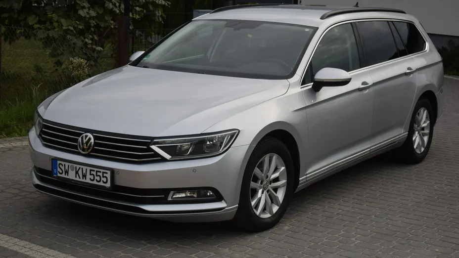 VOLKSWAGEN Passat -