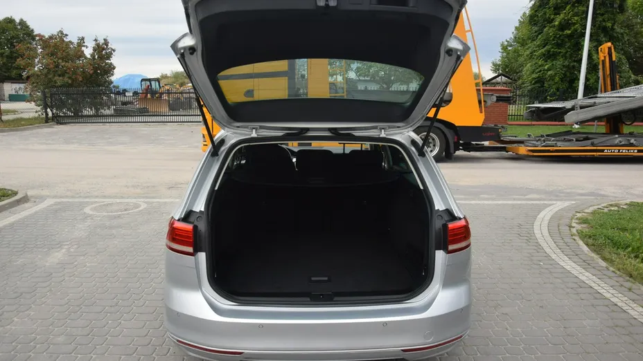 VOLKSWAGEN Passat -