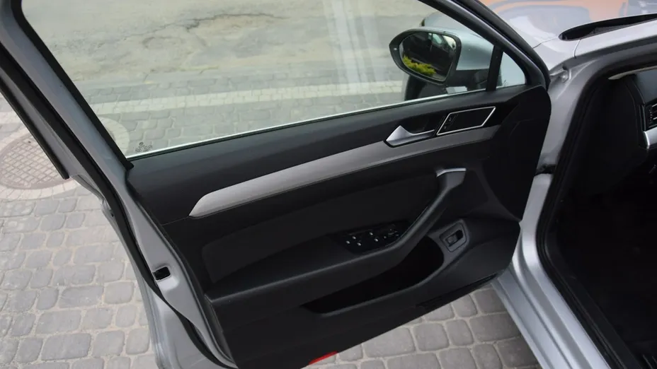 VOLKSWAGEN Passat -