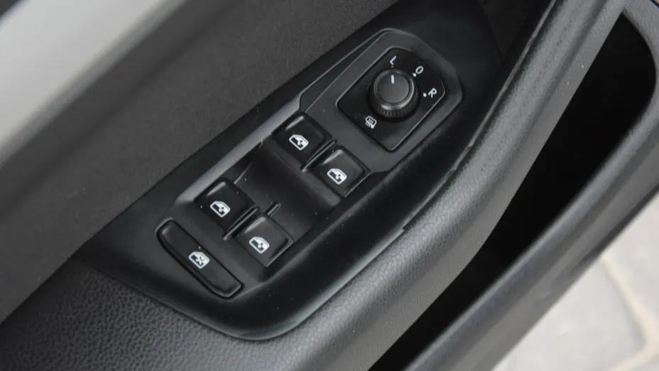 VOLKSWAGEN Passat -