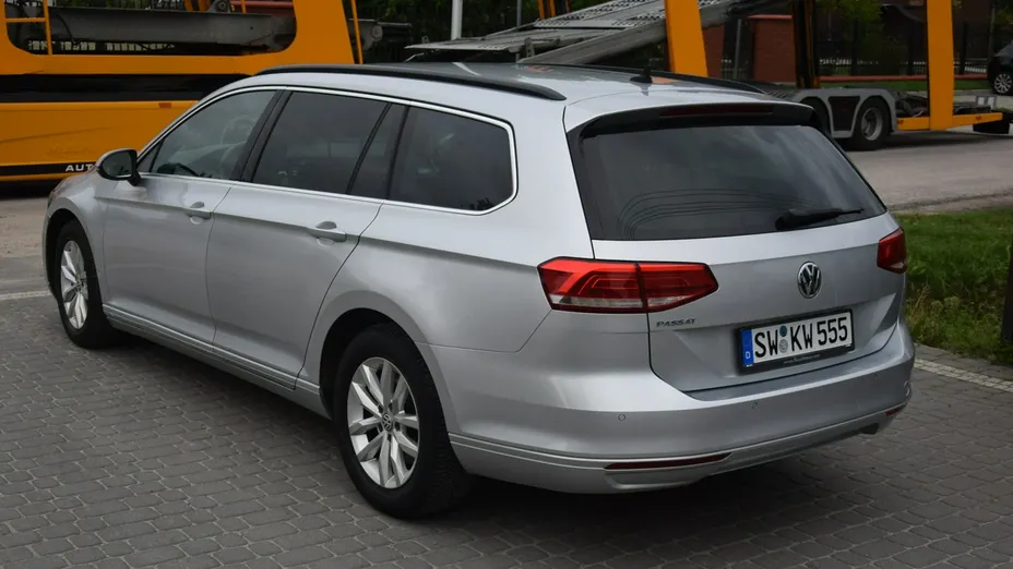 VOLKSWAGEN Passat -
