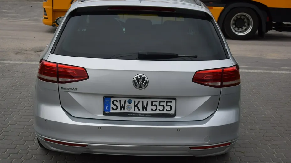 VOLKSWAGEN Passat -