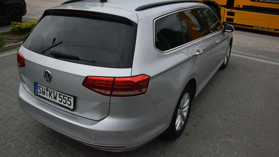 VOLKSWAGEN Passat -