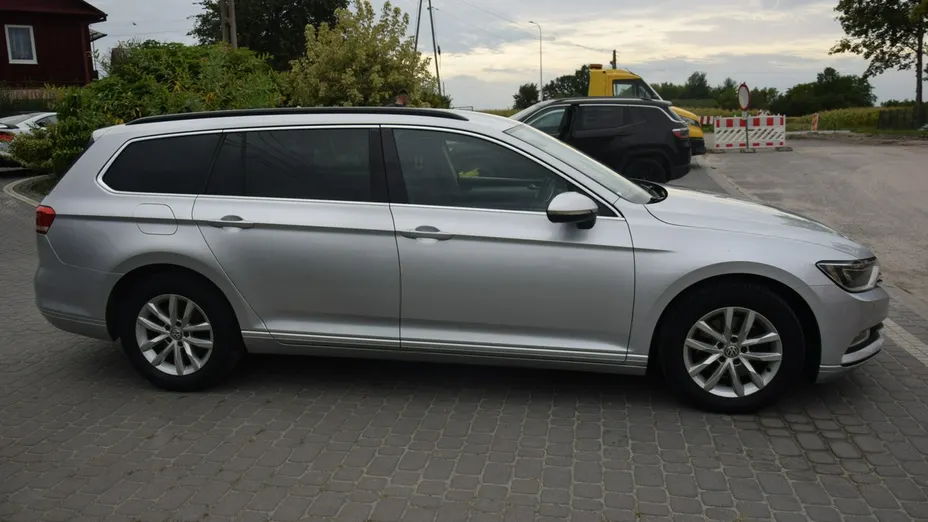 VOLKSWAGEN Passat -