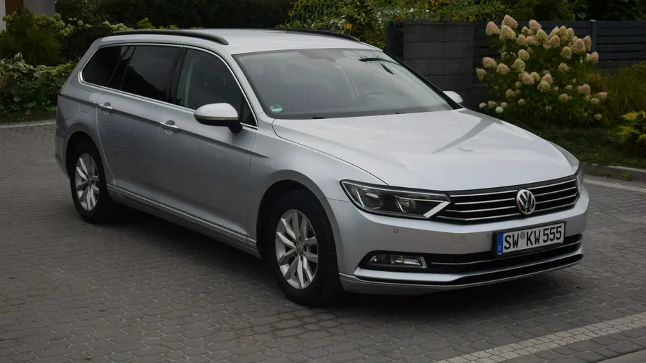 VOLKSWAGEN Passat -