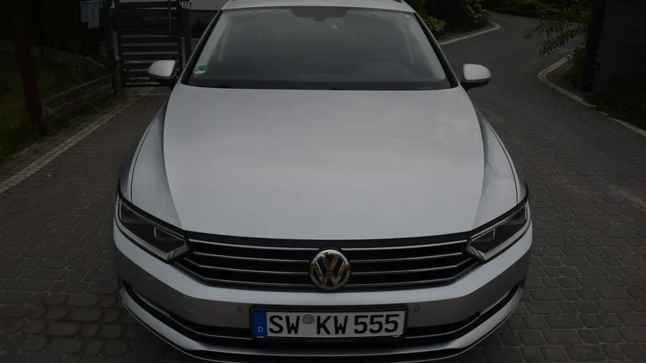 VOLKSWAGEN Passat -