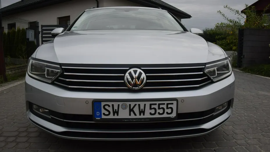 VOLKSWAGEN Passat -