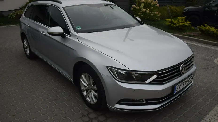 VOLKSWAGEN Passat -