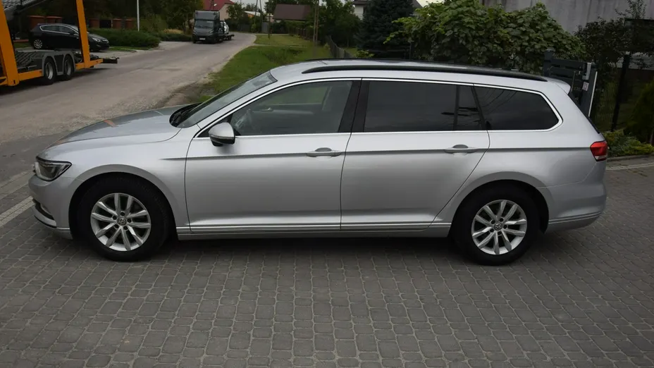 VOLKSWAGEN Passat -