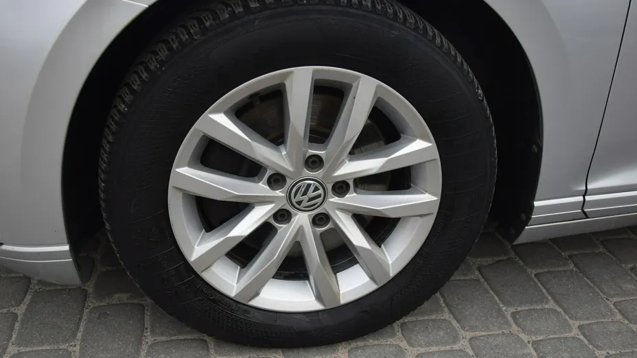 VOLKSWAGEN Passat -