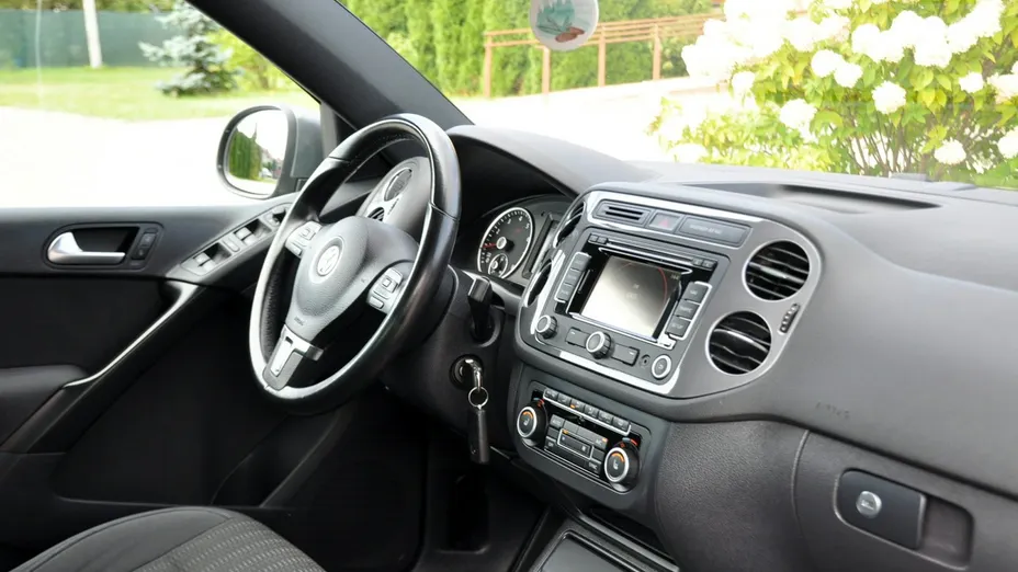 VOLKSWAGEN Tiguan -