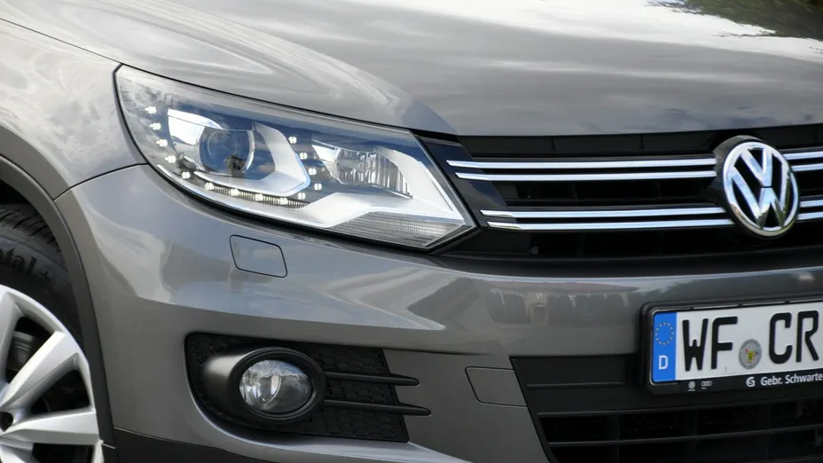 VOLKSWAGEN Tiguan -