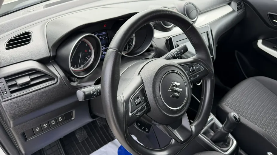SUZUKI Swift -