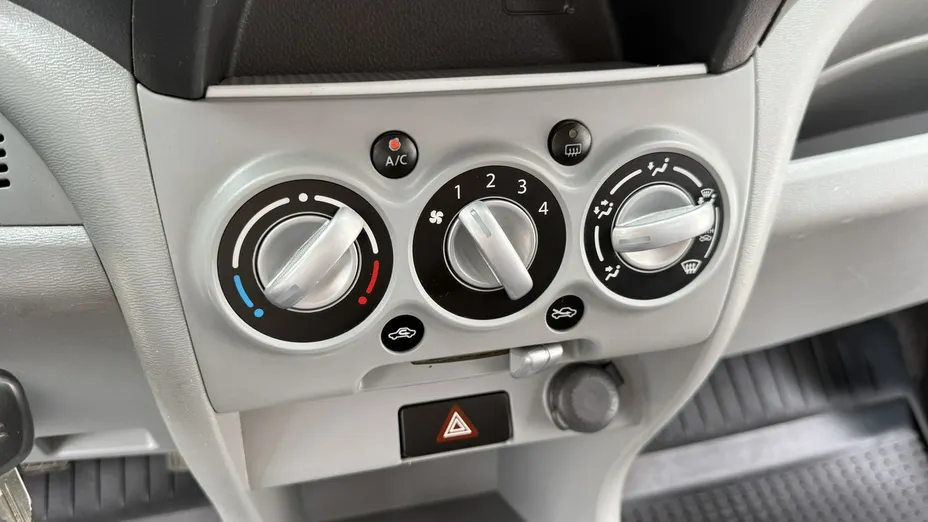 SUZUKI Alto -