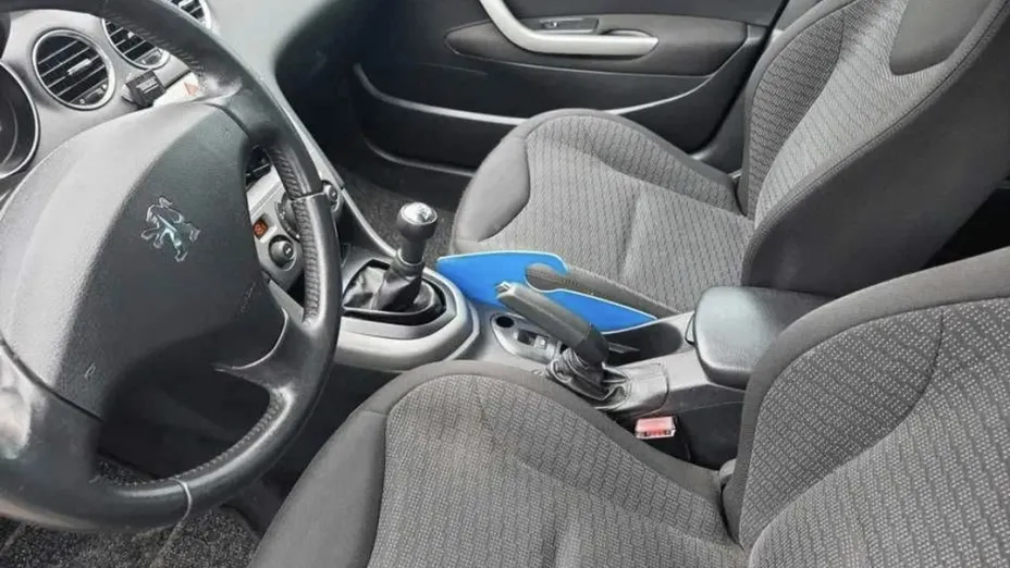 PEUGEOT 308 -