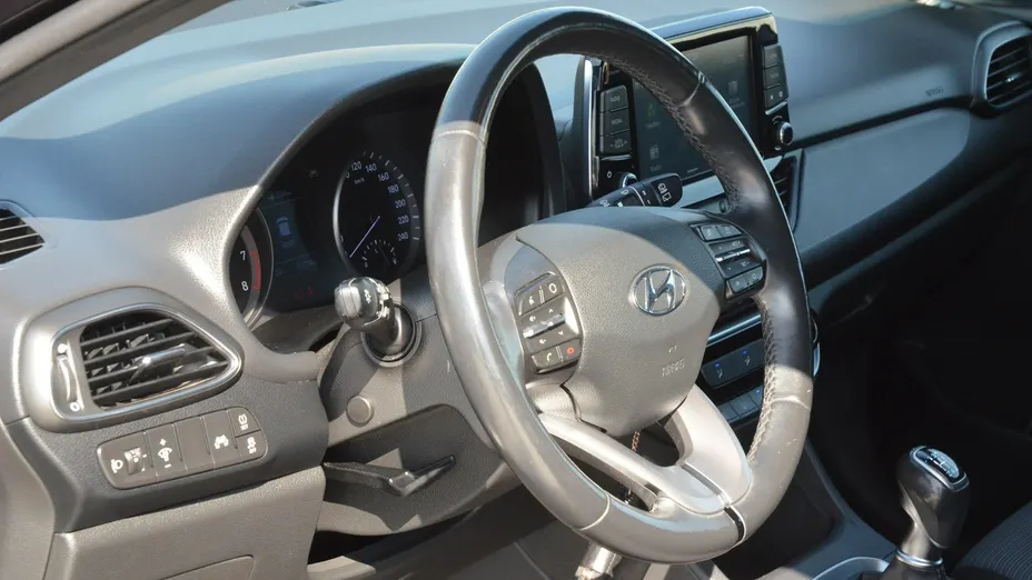 HYUNDAI i30 -