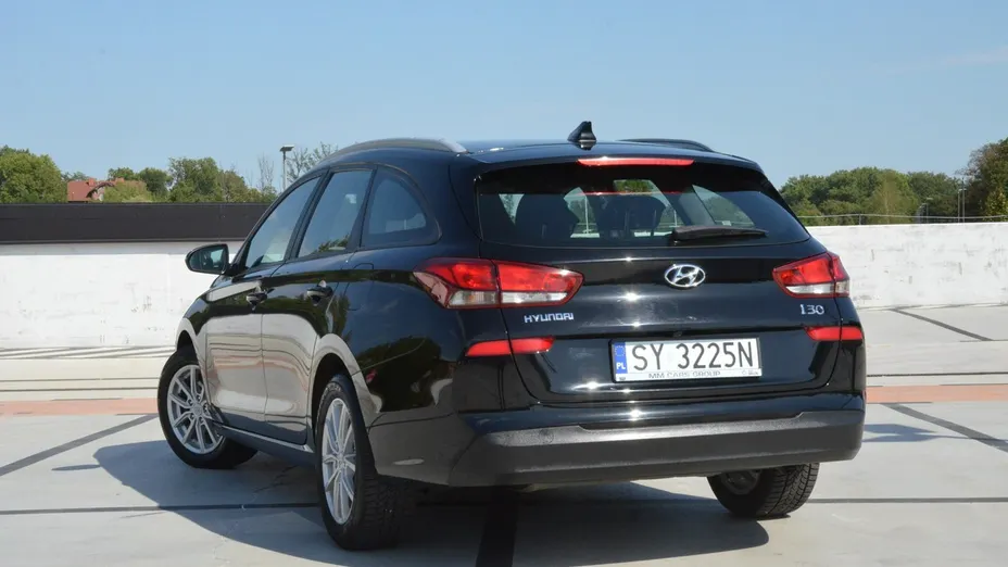 HYUNDAI i30 -