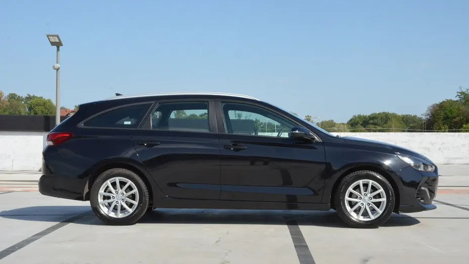 HYUNDAI i30 -