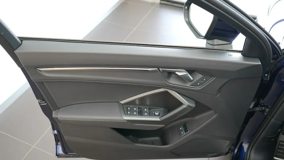 AUDI Q3 -