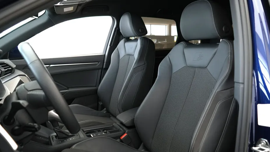 AUDI Q3 -