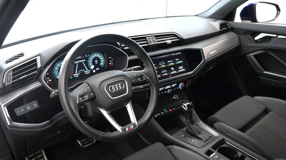 AUDI Q3 -