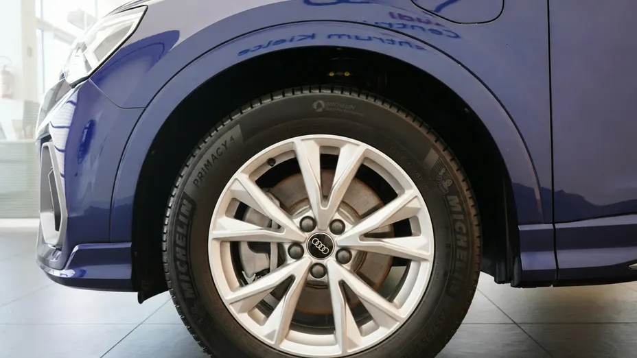 AUDI Q3 -