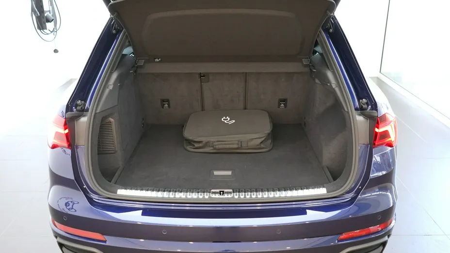 AUDI Q3 -