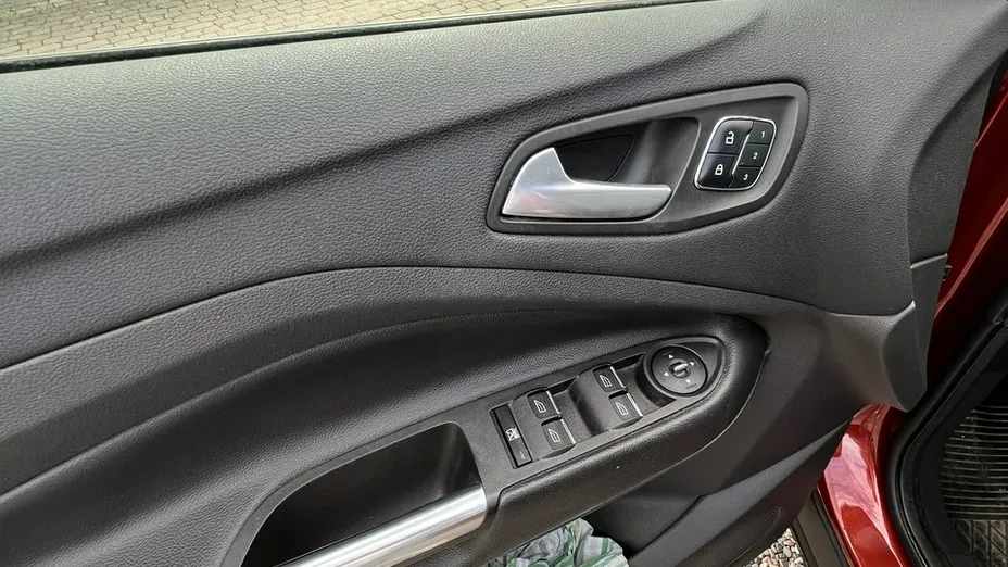 FORD Escape -