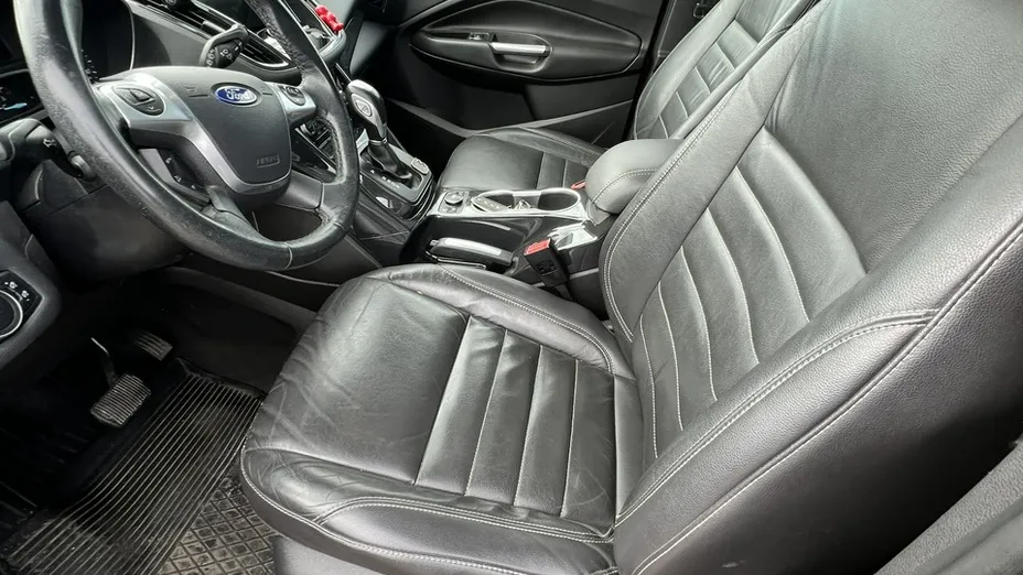 FORD Escape -