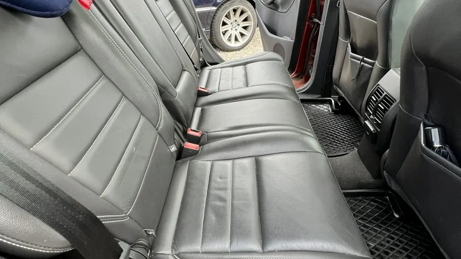 FORD Escape -