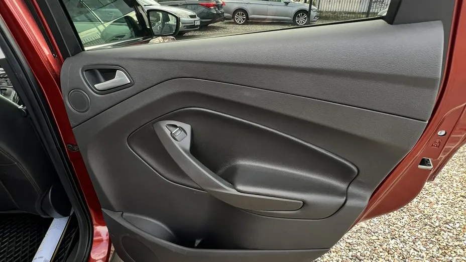 FORD Escape -