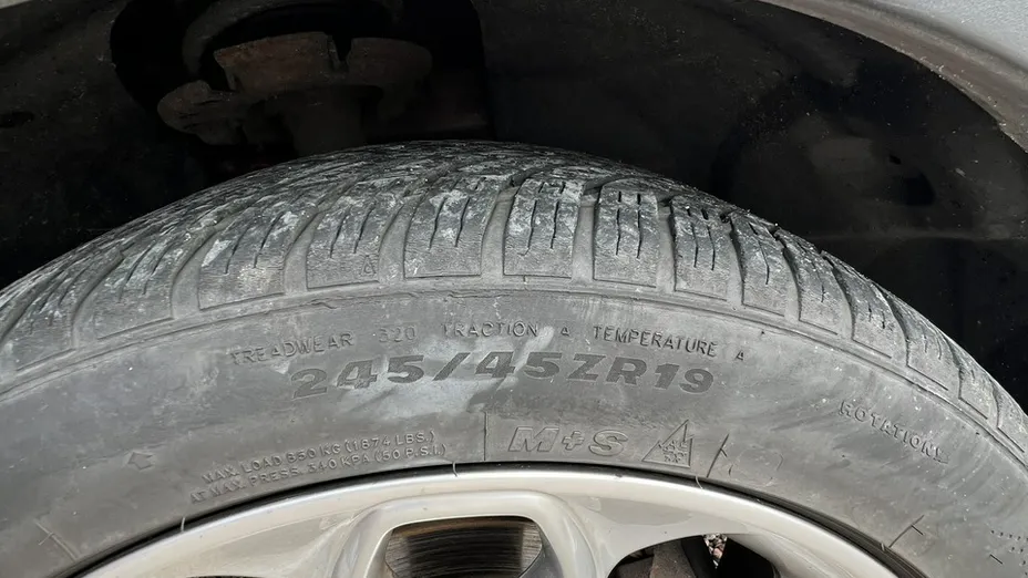 FORD Escape -